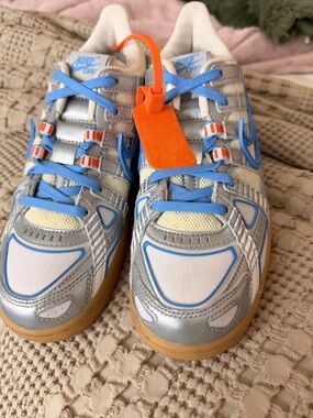Nike Off-White “University Blue” Size 6M